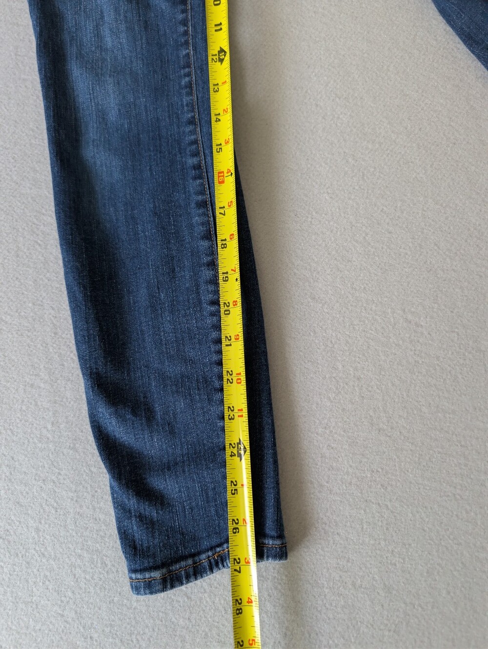 Good American Good Legs Extra Stretch Mid Rise Dark Wash Skinny Jeans 6/28 image 3